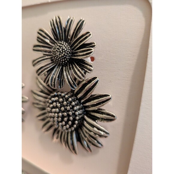 Zara 2025 Antiqued Silver Metal Double Flower Earrings Dangle Sunflower Whimsy - Picture 3 of 11